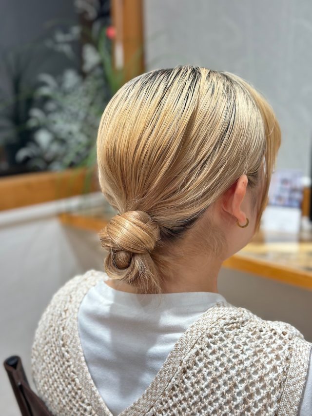 NEW                        
                        
                                                BLOG                        
                        
                        
                            
                                9/5                                (木)                                
                                
                                
                            
                            首元すっきり！「ゴム1本だけ」の簡単お団子ヘアアレンジ♪
                            ヘアメイク 森本英梨44