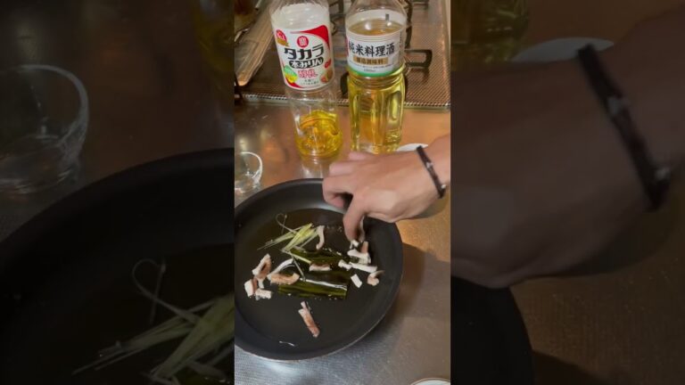 新人動画投稿者の週末おつまみキッチン♪#お酒#おつまみ#おつまみレシピ #自炊#自炊レシピ #レシピ#晩酌#タラ#鱈#酒蒸し#椎茸#しいたけ#旨味