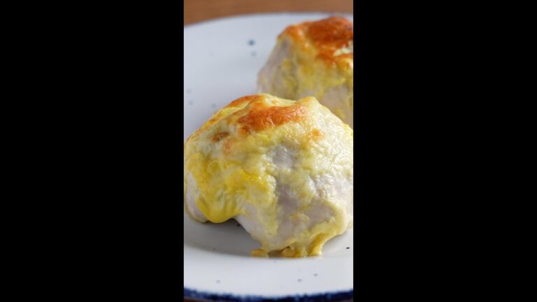 【このやり方すごく便利なの、知ってた？】「これは目からウロコ！」旨みが凝縮！鶏むね肉でほうれん草ときのこの包み焼きのレシピ / Stuffed Chicken Breast #shorts