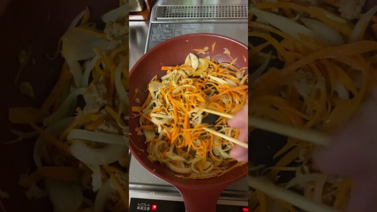 【セラピスト飯】にんじん炒め（野菜炒め）を作るっ♪ #shorts  #野菜炒め 　#にんじん　#calotto