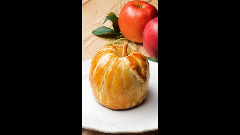 【リンゴは丸ごと包むべし!】「簡単なのに映えます!」丸ごとアップルパイ / Whole Apple Pie #shorts 【リンゴは丸ごと包むべし!】「簡単なのに映えます!」丸ごとアップルパイ / Whole Apple Pie #shorts