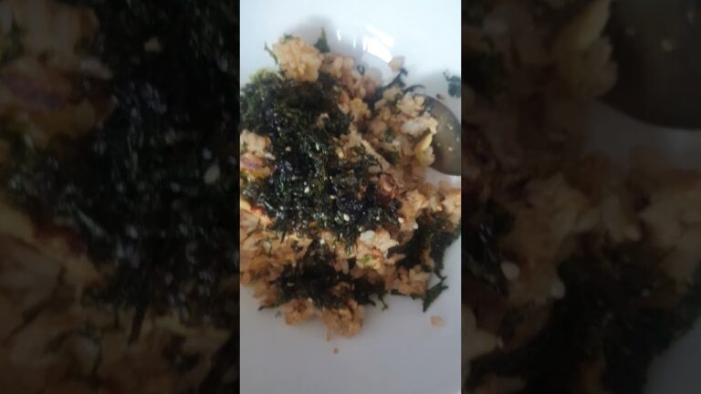 Egg fried rice  with dried seaweeds