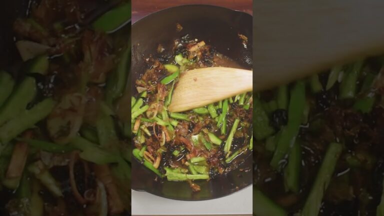 乾燥わかめとかつお節の炒め物をつくる #味噌汁の具 #独り飯 #ランチ