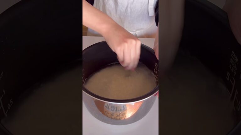 よく作るシンプルなわかめごはん🦭🍚 #簡単レシピ #栄養士のレシピ #栄養士 #料理 #わかめ #炊飯器 #炊飯器レシピ #炊飯器料理 #食物繊維 #腸活 #腸活ダイエット #海藻