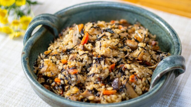 【栄養満点‼️】ひじき炊きこみおこわの作り方と健康効果【もち麦と押し麦入り】