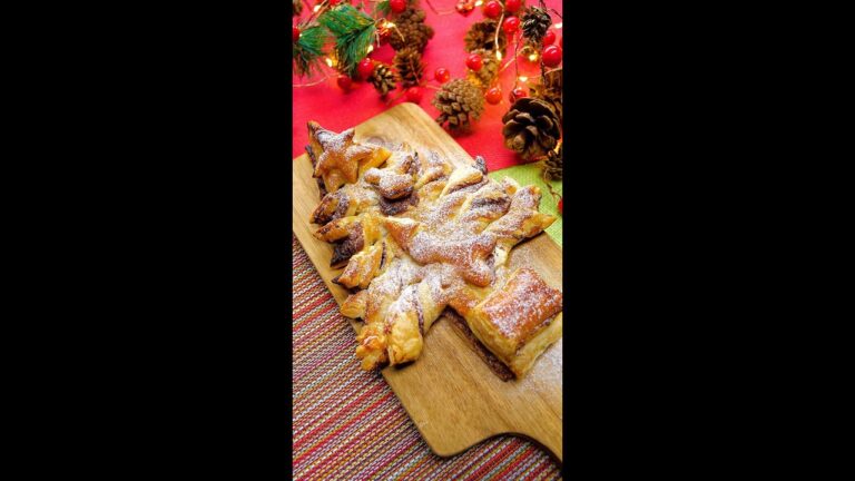 【サクサク×濃厚チョコ】材料たった3つでクリスマス気分全開！濃厚チョコのクリスマスツリーパイで幸せおやつ♪ / Christmas Tree Pastry #Shorts