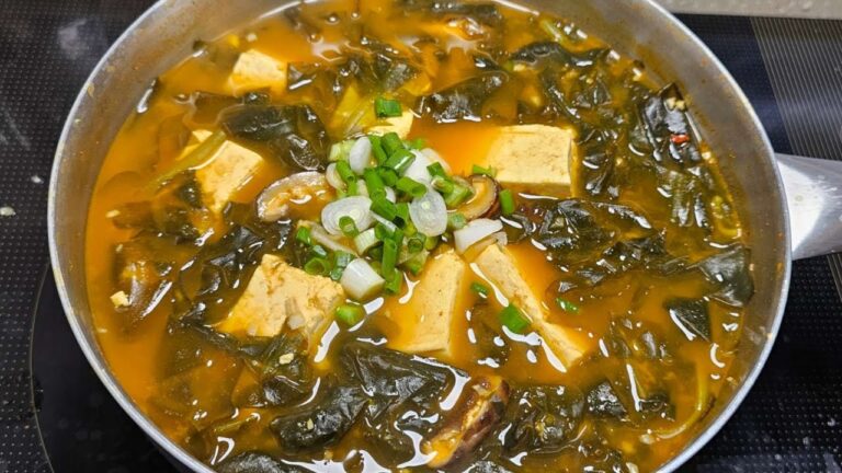 제철 물미역 고추장 찌개와 초무침 만들기