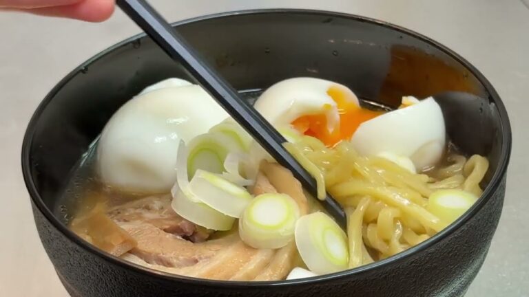 家で簡単!醤油ラーメンスープの作り方🍜✨ 家で簡単!醤油ラーメンスープの作り方🍜✨