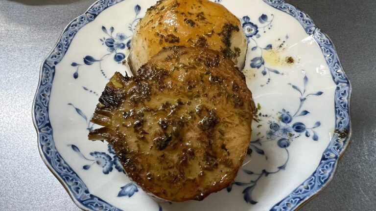 バターがこんなにかぶを美味しくしてくれるなんて　＜かぶのステーキ青のりソース＞　#男の料理 #男飯 #おうちごはん #料理好きな人と繋がりたい #社長 #cooking #かぶ #おつまみ