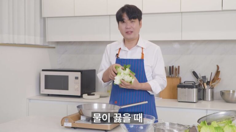 겨울 제철 재료인 홍합미역국과 항정수육, 봄동으로 쌈박하게 쌈밥 한상 차리기