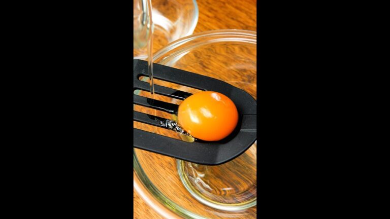 【フライ返しで?斬新すぎっ!】「半熟派にはたまらない♪」白身で包む!NEO目玉焼き / Such an Unique Way to Make Fried Eggs #shorts 【フライ返しで?斬新すぎっ!】「半熟派にはたまらない♪」白身で包む!NEO目玉焼き / Such an Unique Way to Make Fried Eggs #shorts