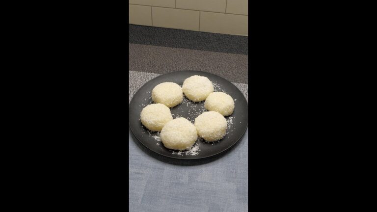 【餅×ホワイトチョコは反則級っす】「もちもち」「材料5つ！」ココナッツ香るホワイト生チョコもち♡ / Coconut Mochi #Shorts