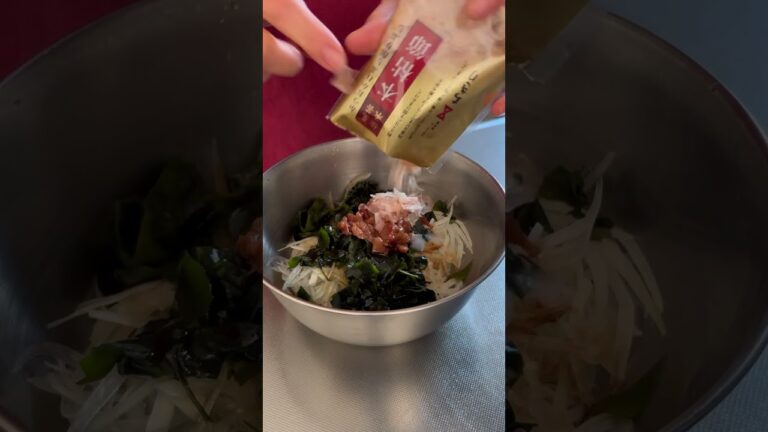 玉ねぎとわかめの梅おかか和え #料理 #簡単レシピ #shorts