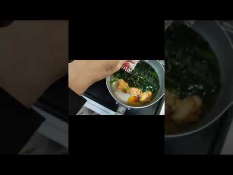 業務スーパー食材×マルちゃん昔ながらの中華そば！ずぼら流 激ウマラーメン！