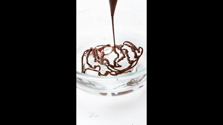 【もう普通のチョコには戻れない♡】「こんな食べ方があるなんて」「子供が飛んで喜んだ」簡単無限おやつレシピ / Chocolate Bird Nests #shorts