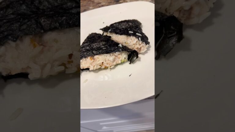 Tuna seaweed wrap 490 calories/ 19.5 G protein / 78.5 G carbs / 10 G fat
