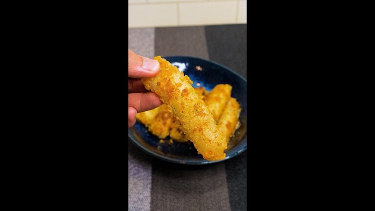 【100本は食えるライスペーパーおやつ】サクサクのコーンフレークで包まれたうますぎおやつ！ライスペーパーチーズスティック！ / Rice Paper Cheese Sticks #Shorts