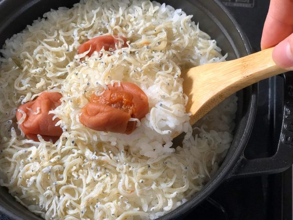 梅干しとじゃこの炊き込みご飯