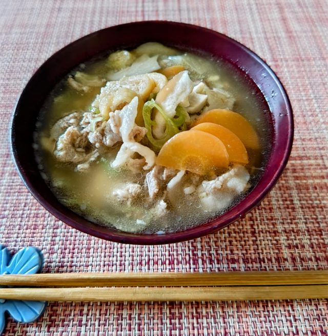 具材たっぷり♪レンジで作る「豚汁」