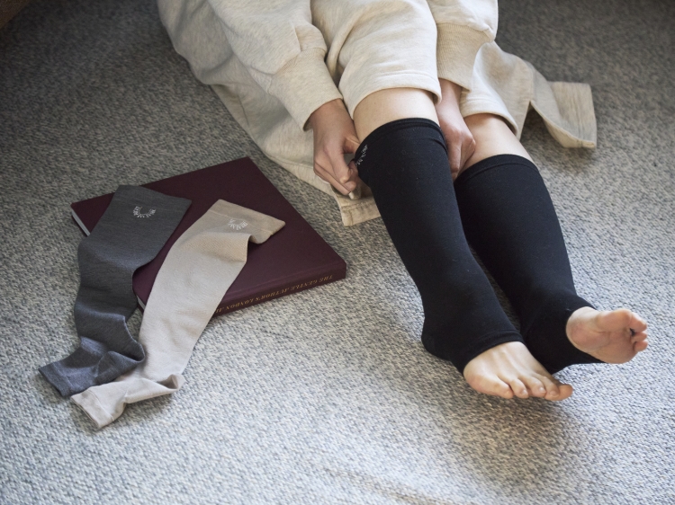 TREAT ME RIGHT /silk compression socks