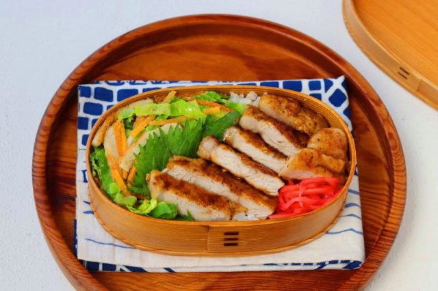 NEW                        
                        
                                                                        
                        
                        
                            
                                2/23                                (日)                                
                                
                                
                            
                            抜群の存在感！「豚の照り焼き」「ちくわと野菜のレンジ炒め」2品弁当
                            料理家 かめ代。182