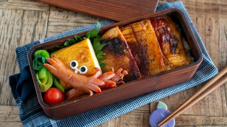 【節約弁当】偽物でごめん😂貧乏蒲焼きとお詫びのカニさんウインナー弁当bento#1023