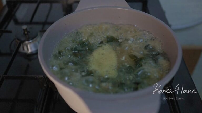 韓国の誕生日スープ – 伝統的なワカメスープ(ミヨックク)レシピ 韓国の誕生日スープ – 伝統的なワカメスープ(ミヨックク)レシピ