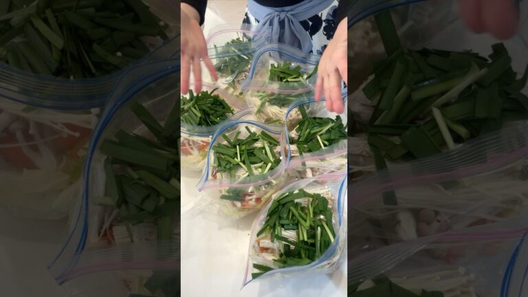 ズボラさんでもこれさえ知っておけば一生役立つ!私の冷凍鍋セットの作り方#冷凍野菜#冷凍ストック#一人鍋#作り置き ズボラさんでもこれさえ知っておけば一生役立つ!私の冷凍鍋セットの作り方#冷凍野菜#冷凍ストック#一人鍋#作り置き