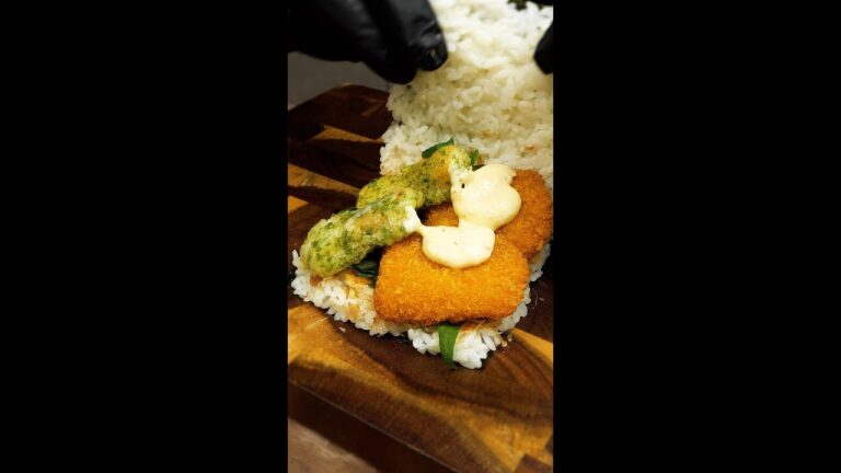 のり弁が片手で食べられる!?【簡単おにぎりサンド】「お弁当にぴったり」「ピクニックにもってこい!」のり弁風サクふわおにぎりサンド / Onigiri Sandwich のり弁が片手で食べられる!?【簡単おにぎりサンド】「お弁当にぴったり」「ピクニックにもってこい!」のり弁風サクふわおにぎりサンド / Onigiri Sandwich