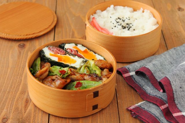 「豚こまホイコーロ－」「レンジのり卵」2品弁当 