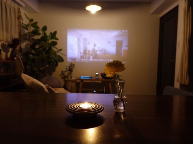 プロジェクターで壁に映した動画コンテンツ
