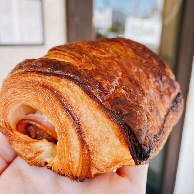 炒め玉ねぎとハムのクロワッサン