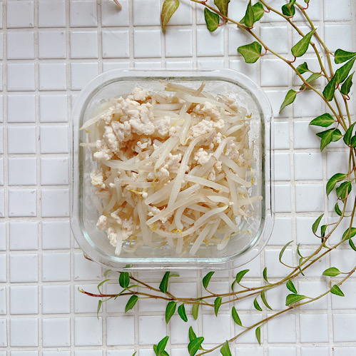 もやしと鶏ひき肉のナンプラー炒め
