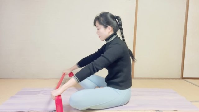 肩・胸郭の硬さをほぐす！3ステップのピラティス
