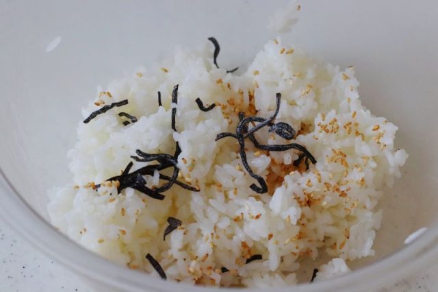 ご飯と塩昆布