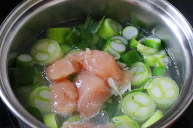 海苔とわかめのささみスープ