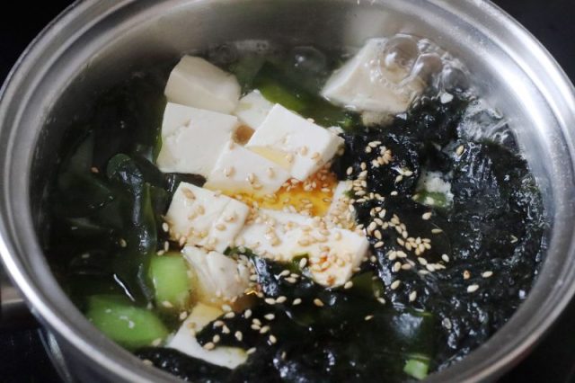 海苔とわかめのささみスープ