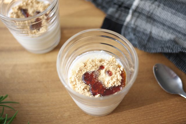牛乳プリンにきなこと黒蜜