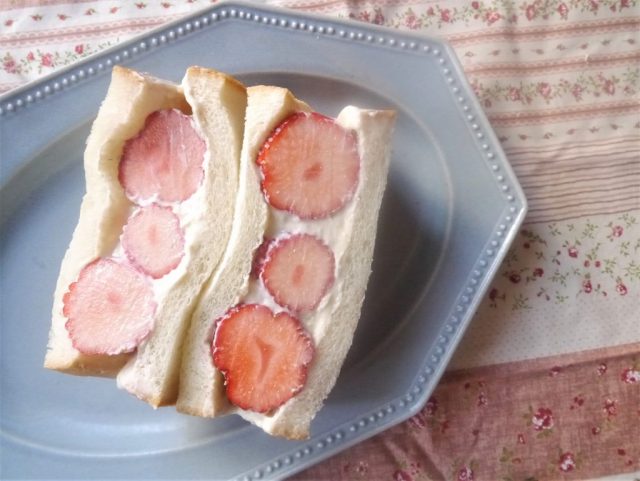 いちごのフルーツサンド