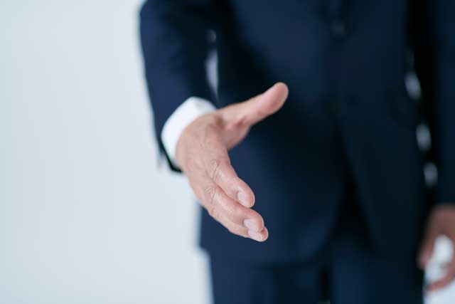 握手　さようなら　定年