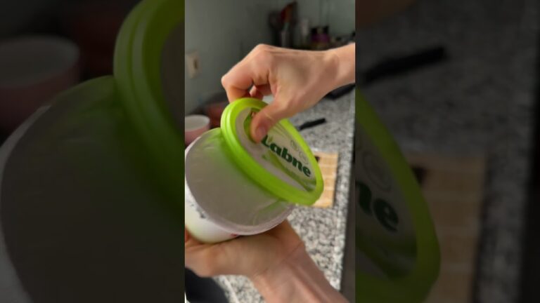 Making sushi 🍣 with Anfisa #asmrcooking #foodasmr #mainecoon