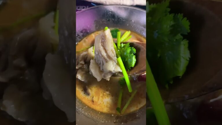 寒いね😱エスニック食べよう❤️グリーンカレーとトムヤムクン　#オカマ #モッパン #料理 #エスニック料理