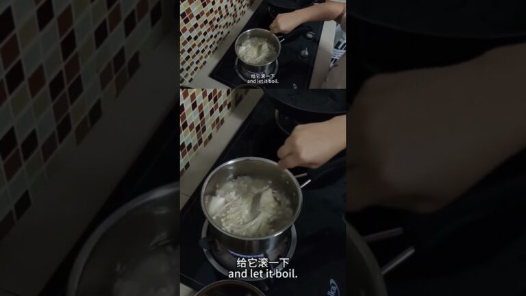 Seaweed tofu egg drop soup with minced pork |  海洋的鲜味！紫菜豆腐蛋花肉碎汤，肉香点缀，每一勺都是温柔暴击！