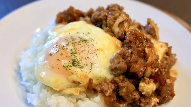 【超簡単】フライパンひとつで作れる簡単ロコモコ丼! 【超簡単】フライパンひとつで作れる簡単ロコモコ丼!