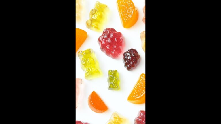 【グミを炭酸に漬けると♡デッカくなるって伝えなきゃ】エッホエッホ♪激うま簡単おやつレシピ / Soda Soaked Gummy Candies