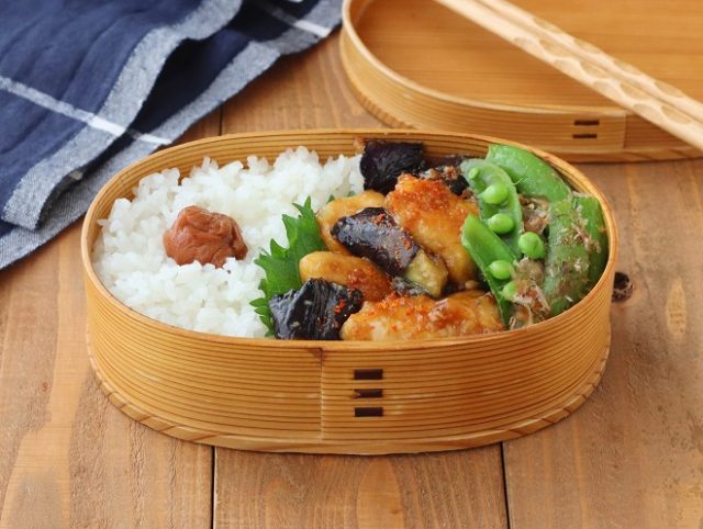 「ささみとなすの味噌照り焼き」「スナップえんどうのおかかバター」2品弁当