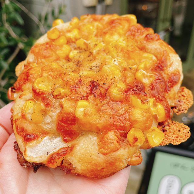 コーンとチーズのフォカッチャ