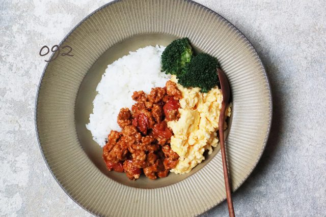ひき肉とトマトで洋風デミそぼろ