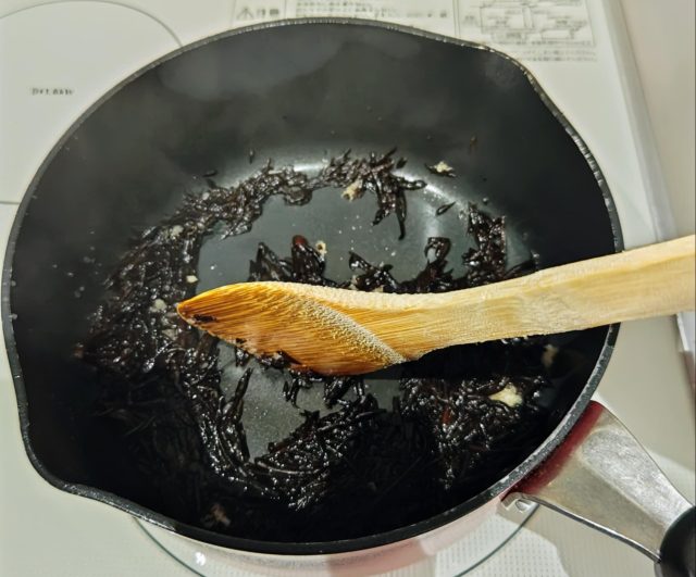 フライパンで梅ひじき