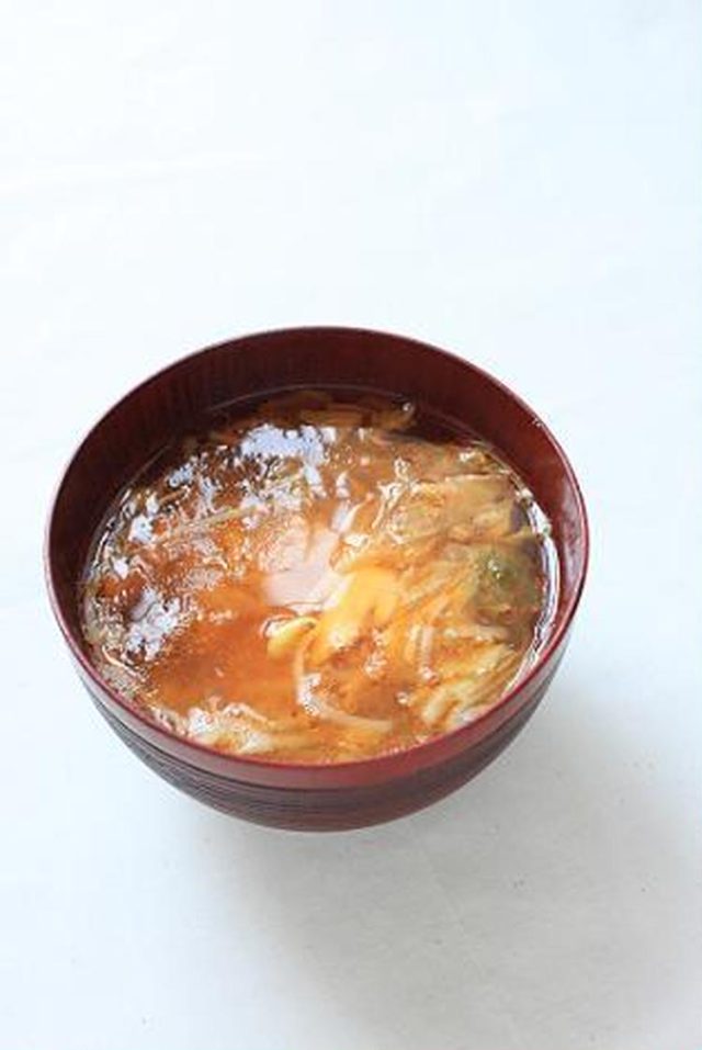 もやしとキムチとツナのお味噌汁